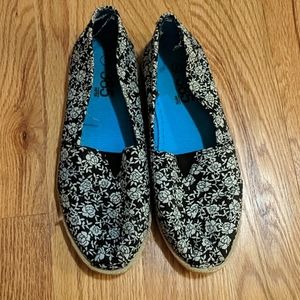 5 for $20🏷385 Fifth Black and White Slip On Shoes